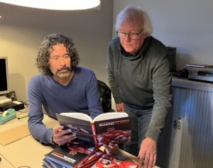 De auteur en de uitgever.